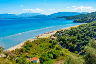 Yunanistan 'ın Korfu adasındaki Kalamaki plajının Panorama manzarası.