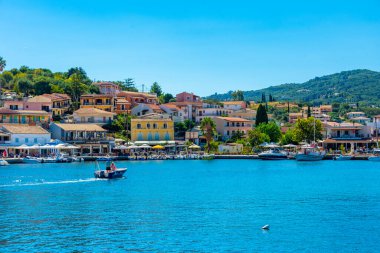 Yunan Kassiopi limanı, Korfu.