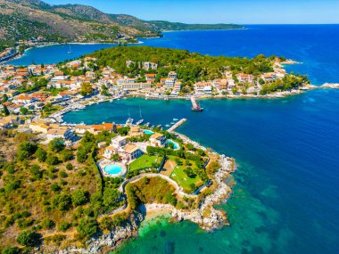 Yunanistan 'ın Korfu kentindeki Kassiopi limanının Panorama manzarası.