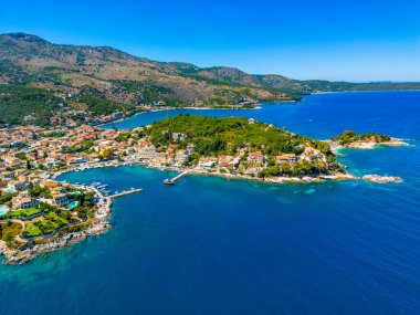 Yunanistan 'ın Korfu kentindeki Kassiopi limanının Panorama manzarası.