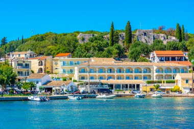 Yunan Kassiopi limanı, Korfu.