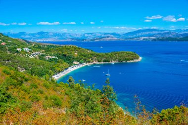 Yunan adası Korfu 'nun doğu kıyısı.