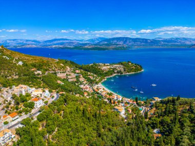 Yunanistan 'ın Korfu adasındaki Kalami Koyu' nun Panorama manzarası.