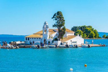 Kutsal Panagia Manastırı Yunan adası Korfu 'da Vlacherna.
