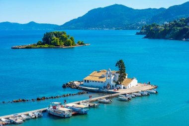 Kutsal Panagia Manastırı Yunan adası Korfu 'da Vlacherna.