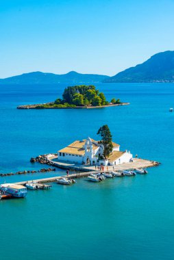 Kutsal Panagia Manastırı Yunan adası Korfu 'da Vlacherna.