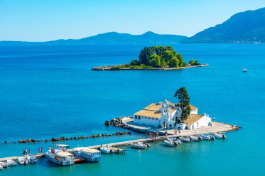 Kutsal Panagia Manastırı Yunan adası Korfu 'da Vlacherna.