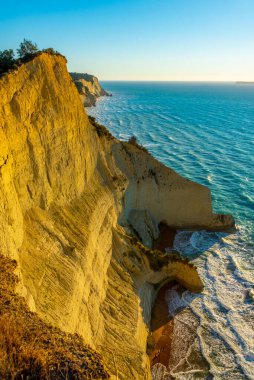 Yunanistan 'ın Korfu adası Drastis Burnu' nun günbatımı manzarası.