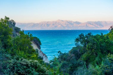 Yunanistan 'ın Korfu adası Drastis Burnu' nun günbatımı manzarası.