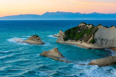 Yunanistan 'ın Korfu adası Drastis Burnu' nun günbatımı manzarası.