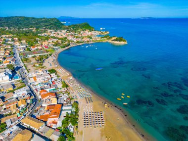 Yunanistan 'ın Korfu kentindeki Sidari plajının Panorama manzarası.