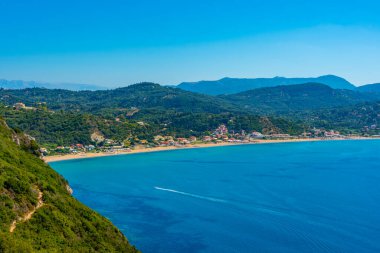 Yunan adası Korfu 'daki Agios Georgios plajının Panorama manzarası.