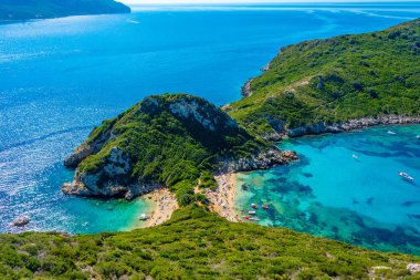 Yunan adası Korfu 'da Porto Timoni Sahili Panoraması.