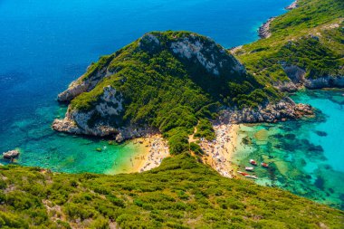 Yunan adası Korfu 'da Porto Timoni Sahili Panoraması.