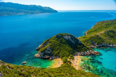 Yunan adası Korfu 'da Porto Timoni Sahili Panoraması.