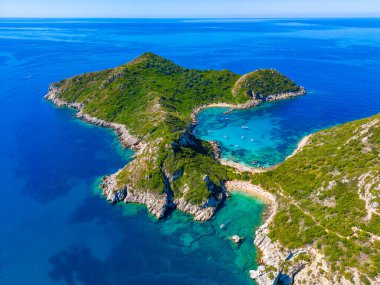 Yunan adası Korfu 'da Porto Timoni Sahili Panoraması.