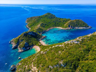 Yunan adası Korfu 'da Porto Timoni Sahili Panoraması.