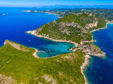 Yunan adası Korfu 'da Porto Timoni Sahili Panoraması.