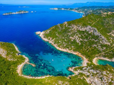 Yunan adası Korfu 'da Porto Timoni Sahili Panoraması.