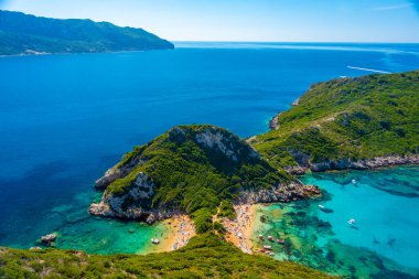 Yunan adası Korfu 'da Porto Timoni Sahili Panoraması.