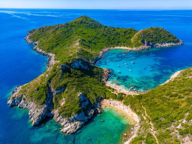 Yunan adası Korfu 'da Porto Timoni Sahili Panoraması.