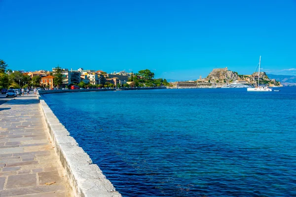 Pohled Palaio Frourio Vzdáleném Konci Nábřežní Promenády Řeckém Ostrově Korfu — Stock fotografie