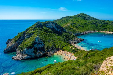 Yunan adası Korfu 'da Porto Timoni Sahili Panoraması.
