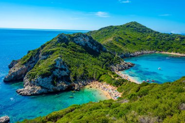 Yunan adası Korfu 'da Porto Timoni Sahili Panoraması.