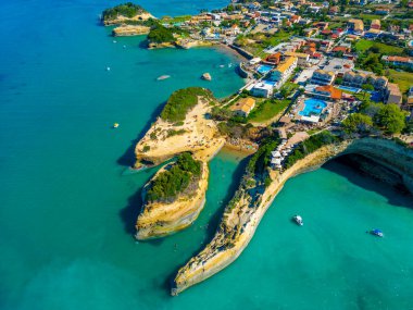 Yunan Sidari kasabasındaki Kanal d 'amour Panoraması.