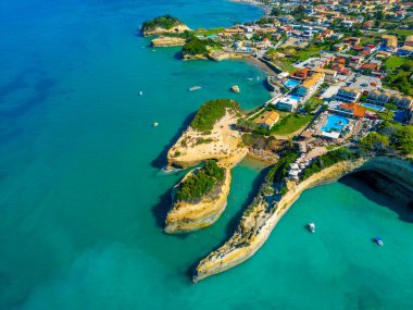 Yunan Sidari kasabasındaki Kanal d 'amour Panoraması.