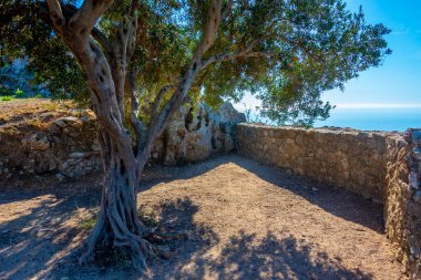 Yunan adası Korfu 'daki Angelokastro kalesi.