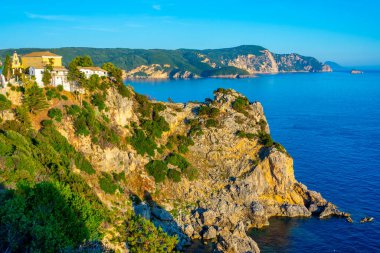 Paleokastritsa Manastırı Yunan adası Korfu 'da.