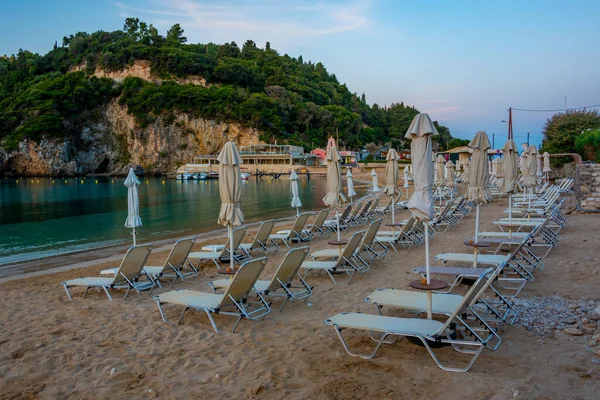 stock image Sunbeds and umbrellas at Agios Spiridon beach at Corfu, Greece.