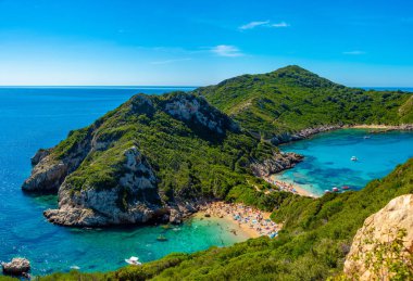Yunan adası Korfu 'da Porto Timoni Sahili Panoraması.