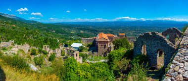 Yunanistan 'daki Mystras arkeoloji sahasının Bizans İmparatorları Sarayı.