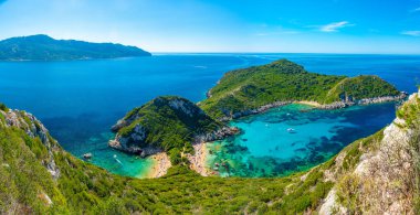 Yunan adası Korfu 'da Porto Timoni Sahili Panoraması.