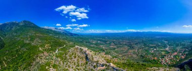 Yunanistan 'daki Mystras arkeoloji sahasının Akropolis Panoraması.