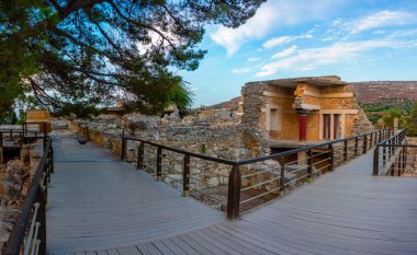 Yunanistan 'ın Girit kentindeki Knossos sarayının kalıntılarında geçit töreni freski.