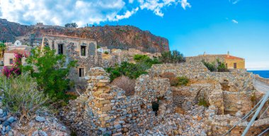 Yunanistan 'ın tarihi Monemvasia kentinin Stone Caddesi.