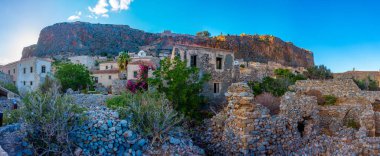 Yunanistan 'ın tarihi Monemvasia kentinin Stone Caddesi.