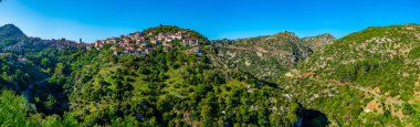 Yunanistan 'daki Dimitsana köyünün Panorama manzarası.