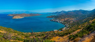 Yunanistan 'ın Girit kentindeki Spinalonga Adası üzerindeki Panorama manzarası.