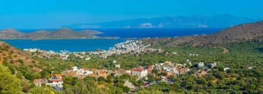 Yunanistan 'ın Girit kentindeki Elounda kentinin Panorama manzarası.