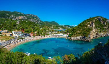 Yunanistan 'ın Korfu kentindeki Agios Spiridon plajının havadan görüntüsü.