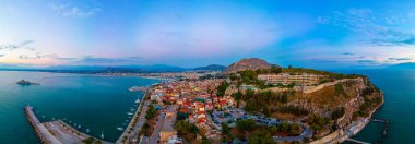 Yunan kenti Nafplio 'da deniz kenarına bakan Palamidi kalesi.