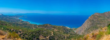 Yunan adası Girit 'teki Mirabello Körfezi manzarası.