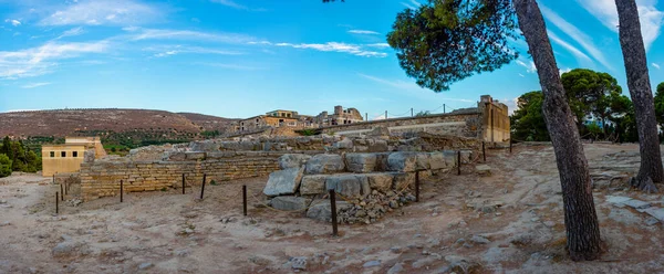 希腊克里特岛诺索斯宫殿废墟的日落 — 图库照片