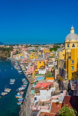 İtalyan adası Procida 'daki Marina di Corricella' nın hava manzarası.