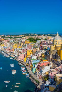 İtalyan adası Procida 'daki Marina di Corricella' nın hava manzarası.