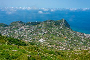 İtalyan şehri manzarası Ischia Adası 'ndaki Forio.